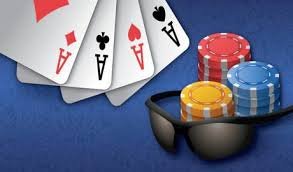 Meja blackjack kasino langsung pbowin dengan dealer HD dan antarmuka taruhan Champions League di latar belakang